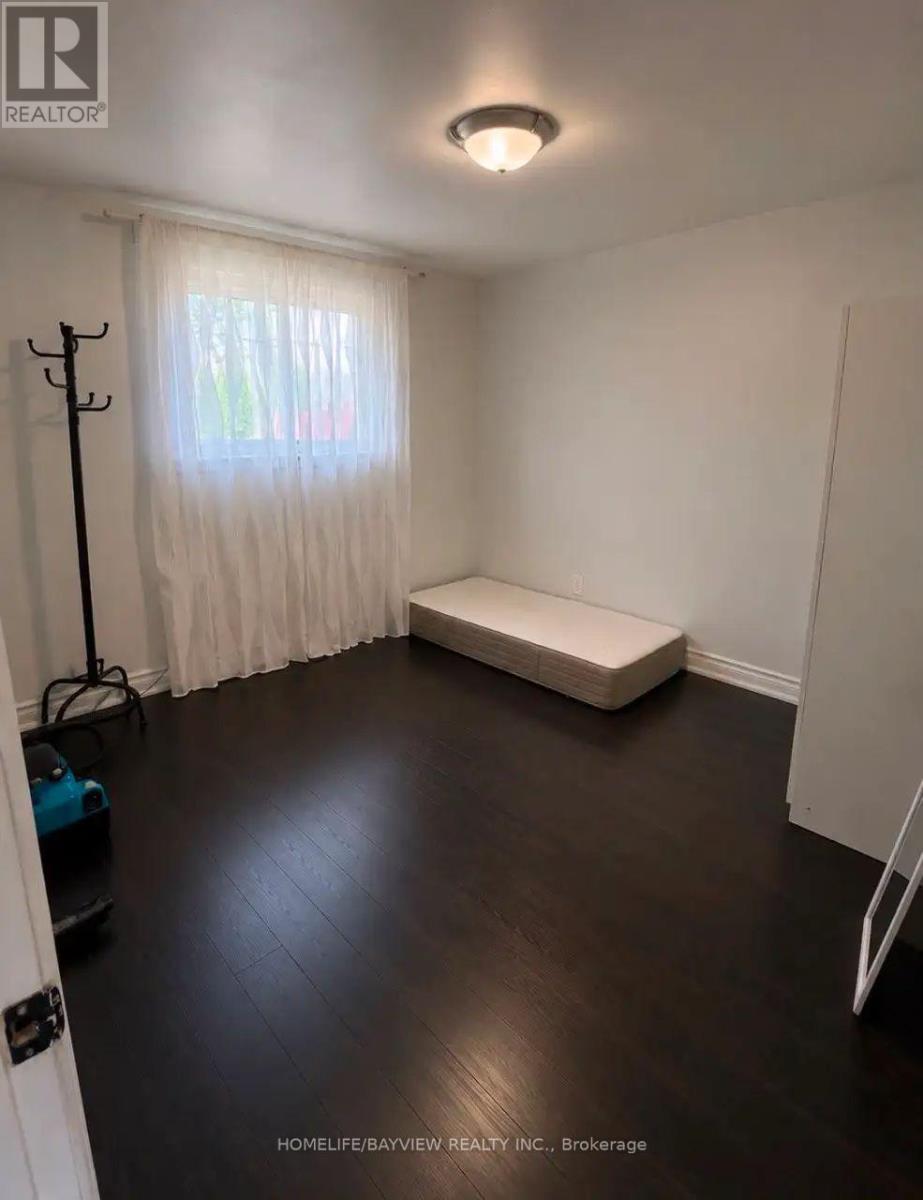 68 Broadoaks(Main Floor Only) Drive, Toronto, Ontario  M3J 1E4 - Photo 9 - W13683498