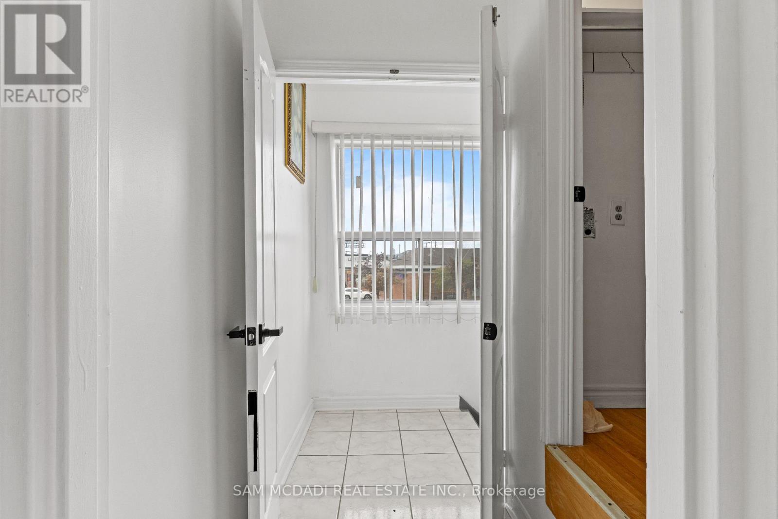 3 - 2922 Islington Avenue, Toronto, Ontario  M9L 2K4 - Photo 2 - W13683512