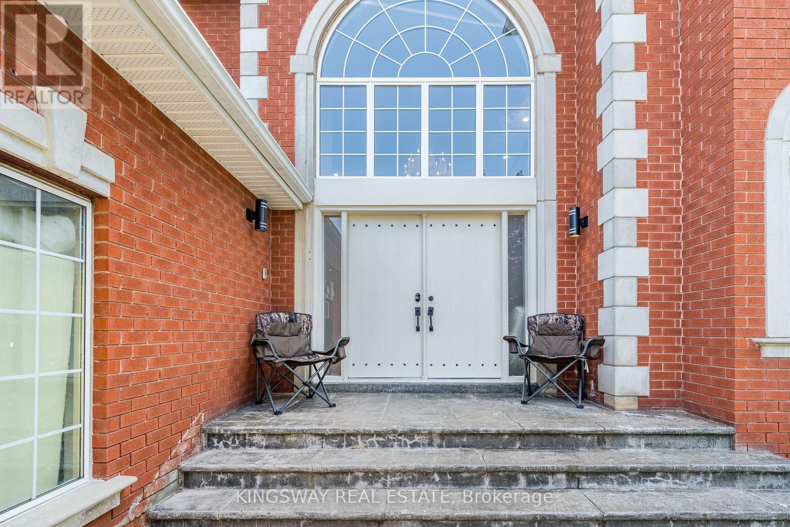 5969 Rayshaw Crescent E, Mississauga, Ontario  L5M 2P0 - Photo 4 - W13683514