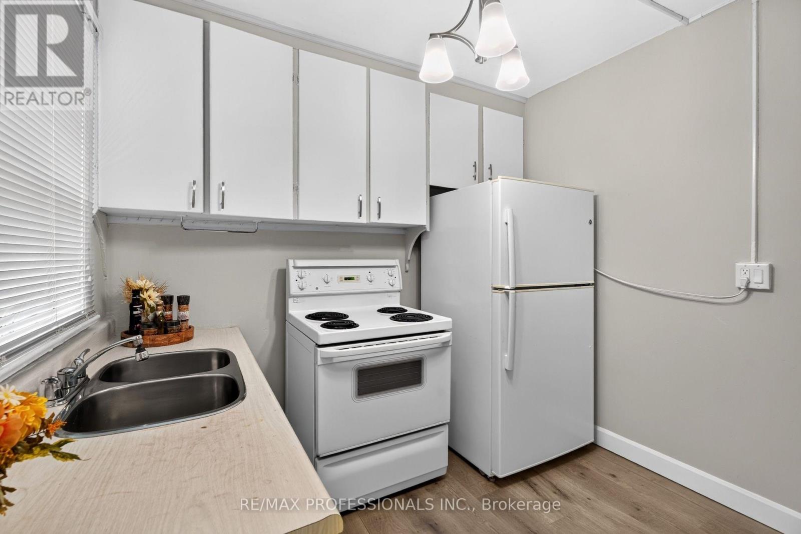 262 Melrose Street, Toronto, Ontario  M8Z 1G6 - Photo 29 - W13670212