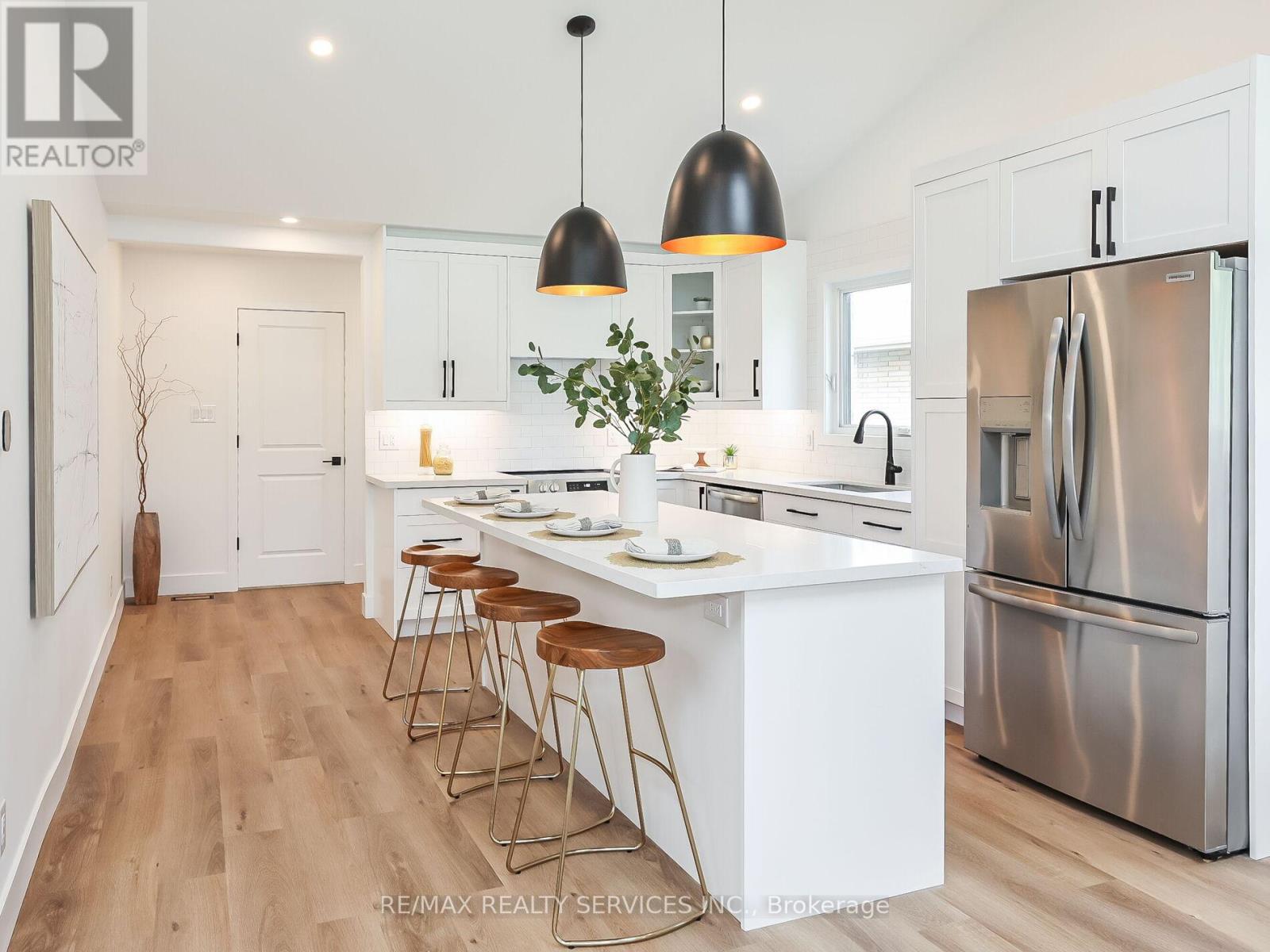 6364 Sherwood Road, Niagara Falls, Ontario  L2E 5L8 - Photo 2 - X13683390