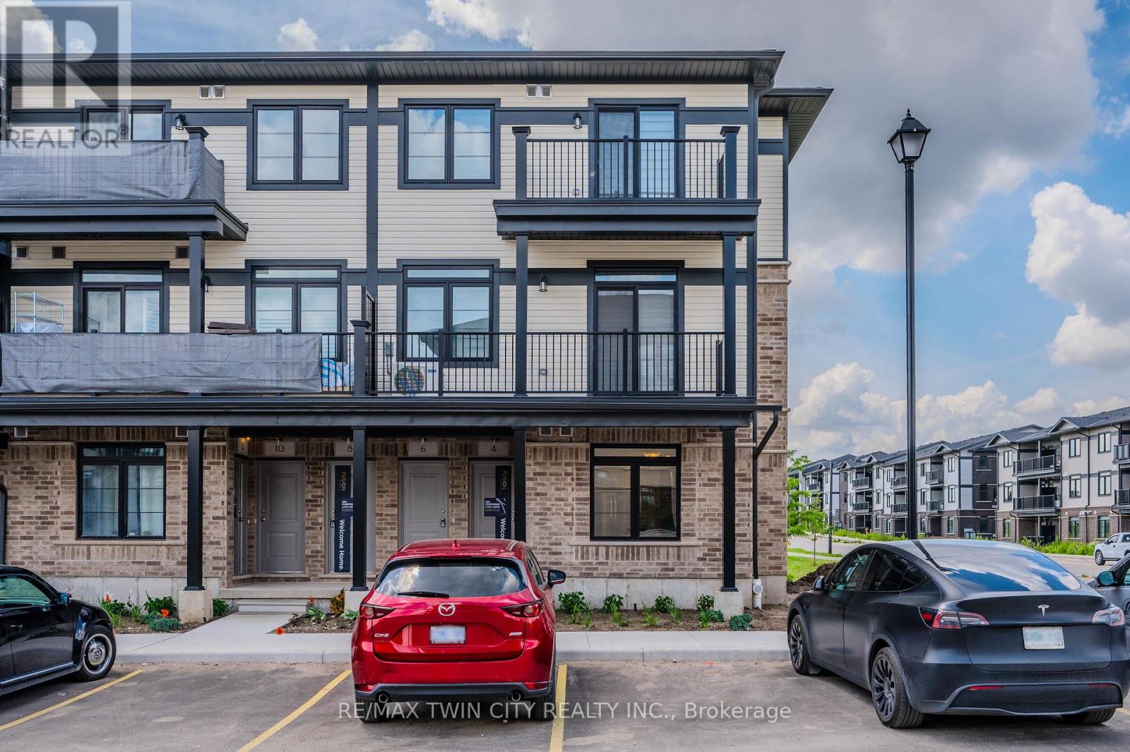 39 Lomond Lane, Kitchener, Ontario N2R 0T6 - Photo 1 - X13683468