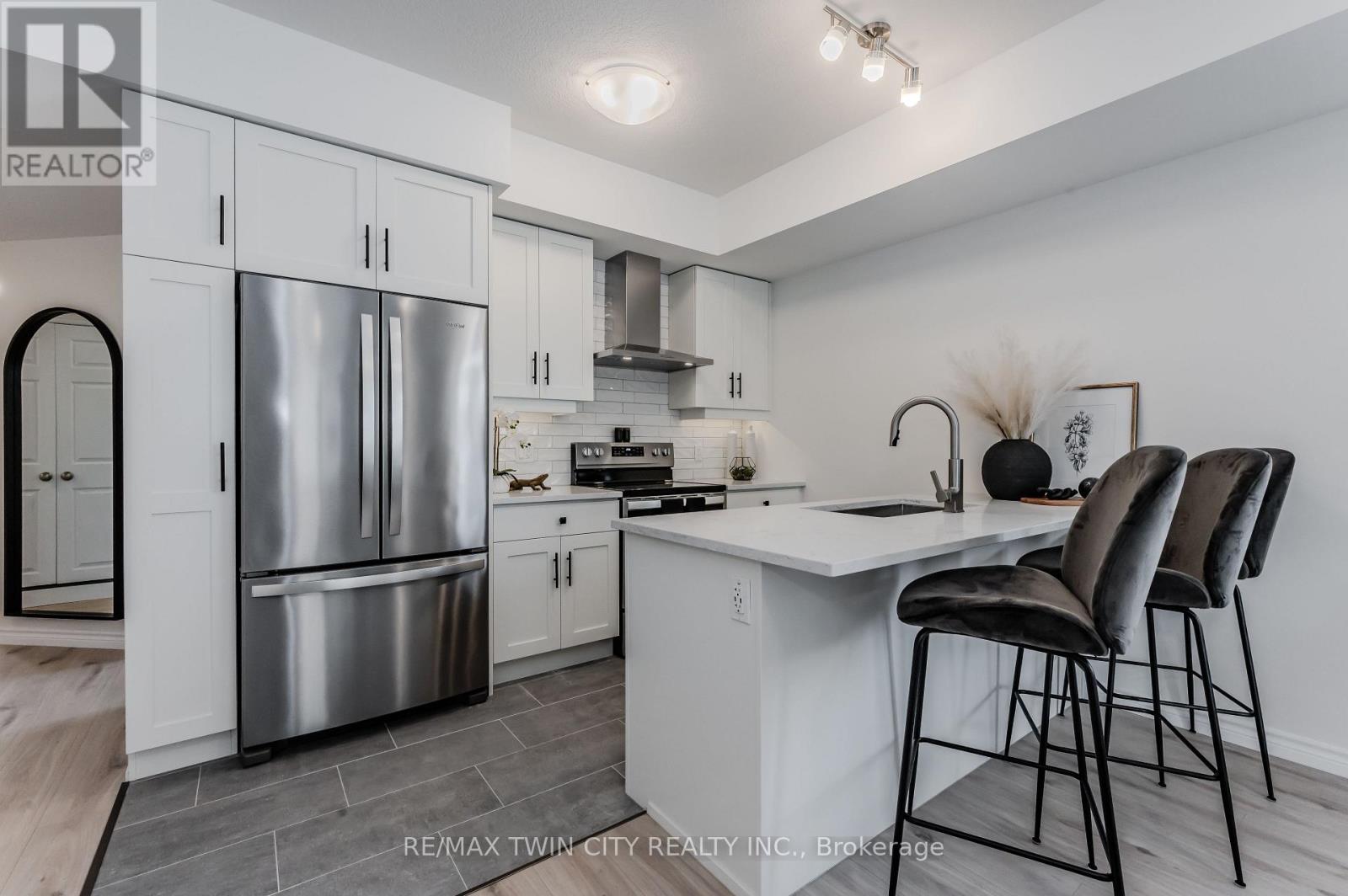 39 Lomond Lane, Kitchener, Ontario N2R 0T6 - Photo 10 - X13683468