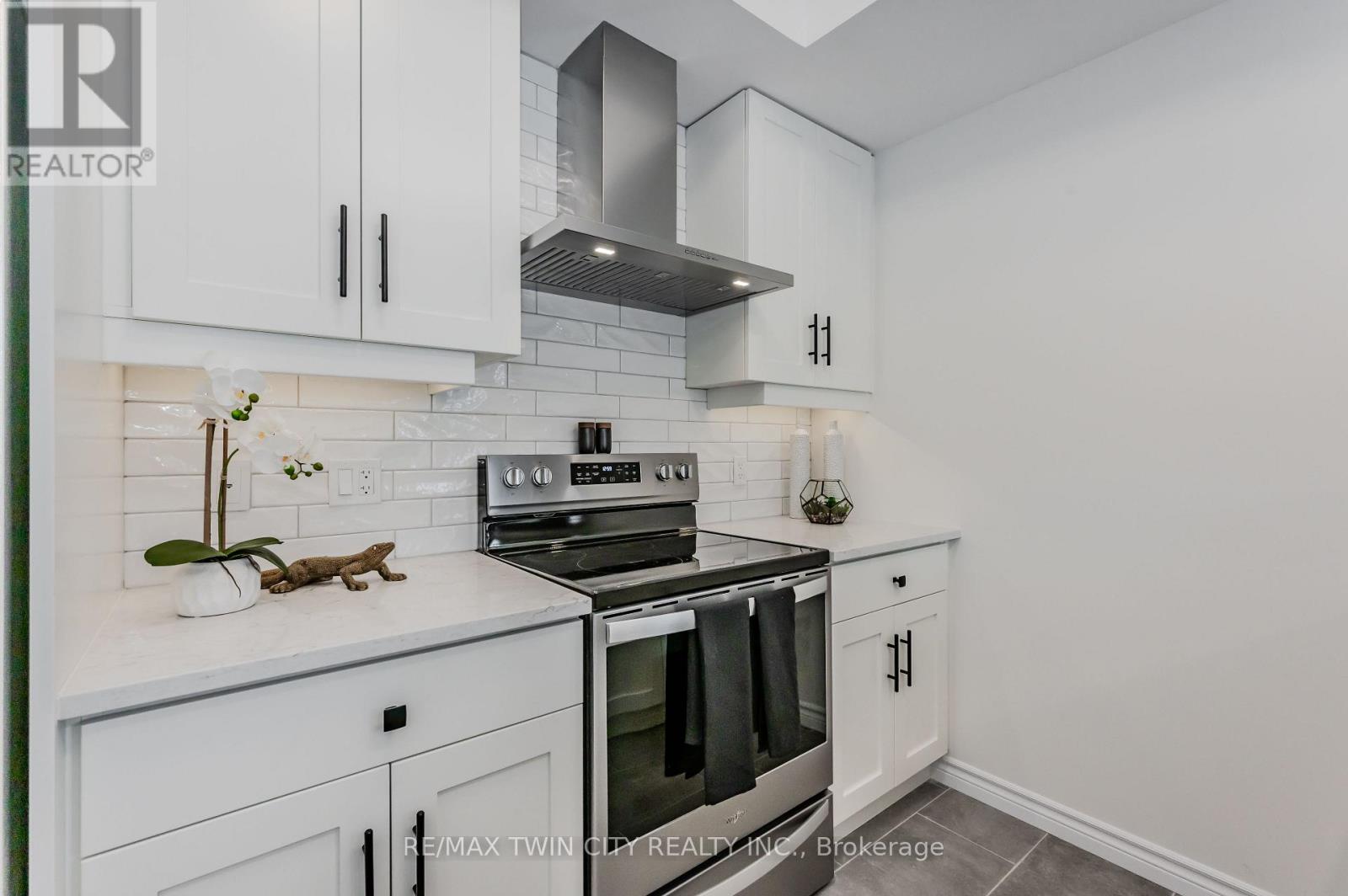 39 Lomond Lane, Kitchener, Ontario N2R 0T6 - Photo 12 - X13683468