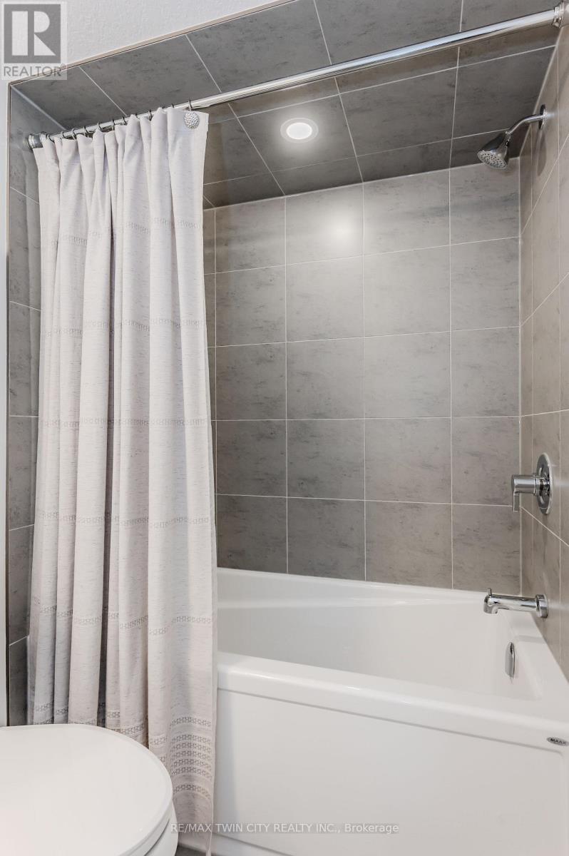 39 Lomond Lane, Kitchener, Ontario N2R 0T6 - Photo 26 - X13683468