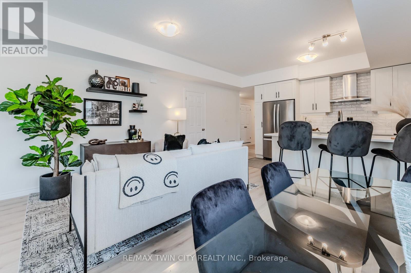 39 Lomond Lane, Kitchener, Ontario N2R 0T6 - Photo 32 - X13683468