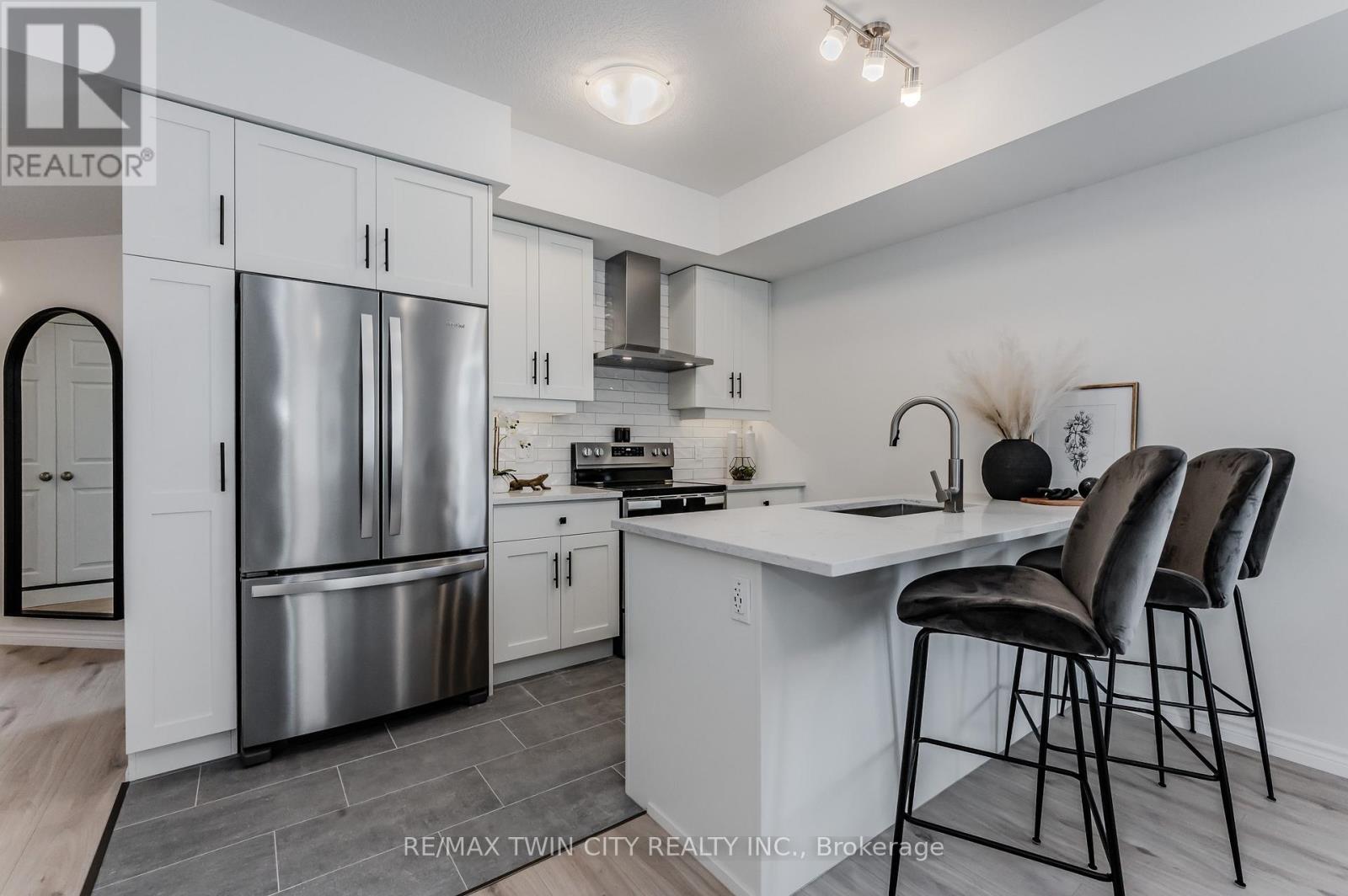 39 Lomond Lane, Kitchener, Ontario N2R 0T6 - Photo 33 - X13683468