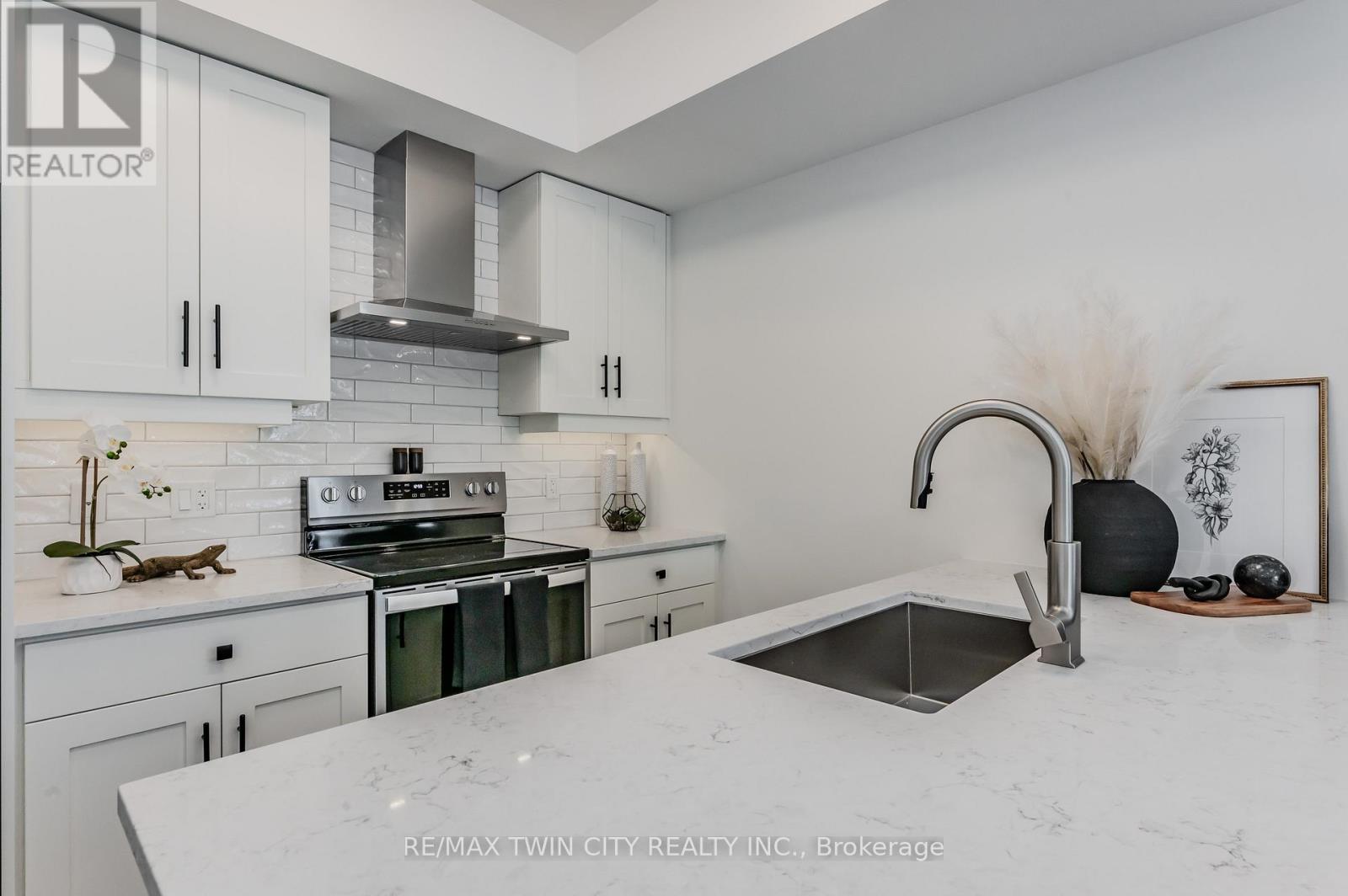 39 Lomond Lane, Kitchener, Ontario N2R 0T6 - Photo 34 - X13683468