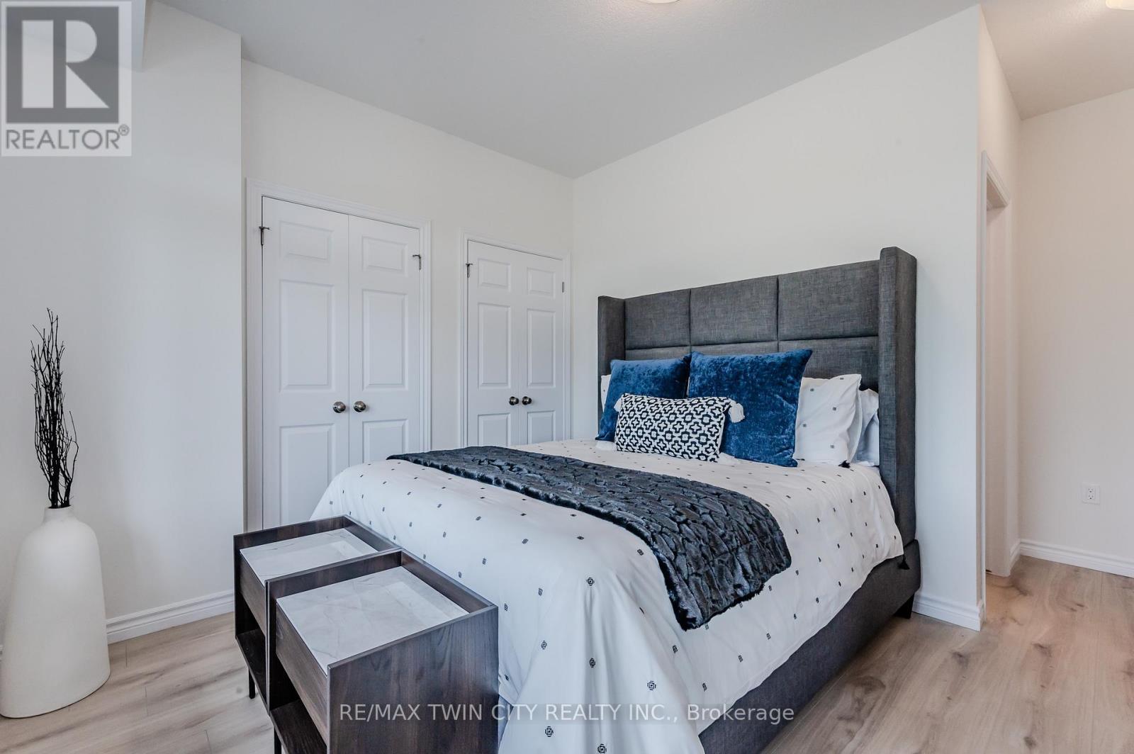 39 Lomond Lane, Kitchener, Ontario N2R 0T6 - Photo 37 - X13683468