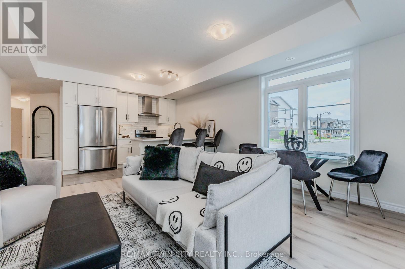 39 Lomond Lane, Kitchener, Ontario N2R 0T6 - Photo 7 - X13683468