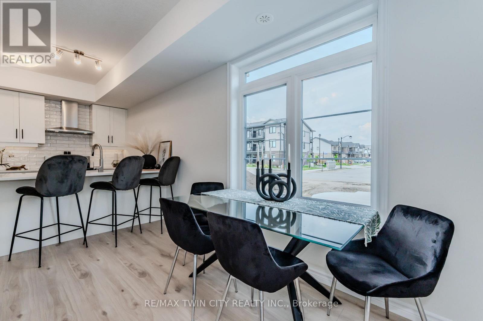 39 Lomond Lane, Kitchener, Ontario N2R 0T6 - Photo 8 - X13683468