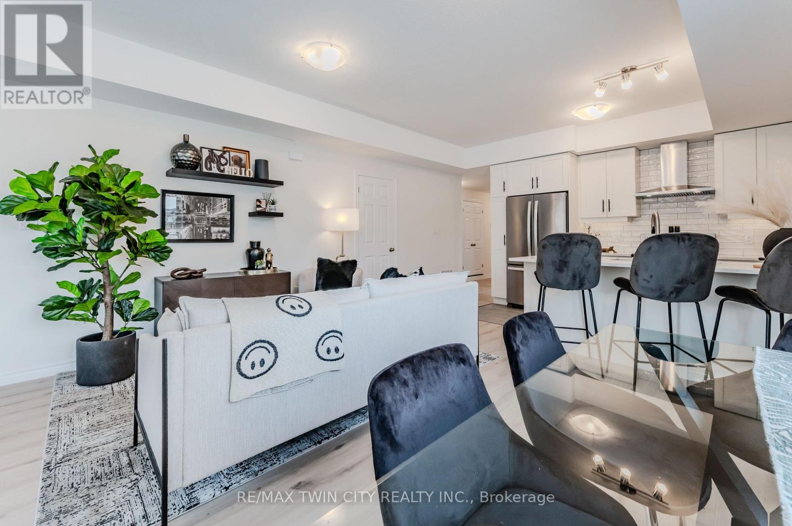 39 Lomond Lane, Kitchener, Ontario N2R 0T6 - Photo 9 - X13683468