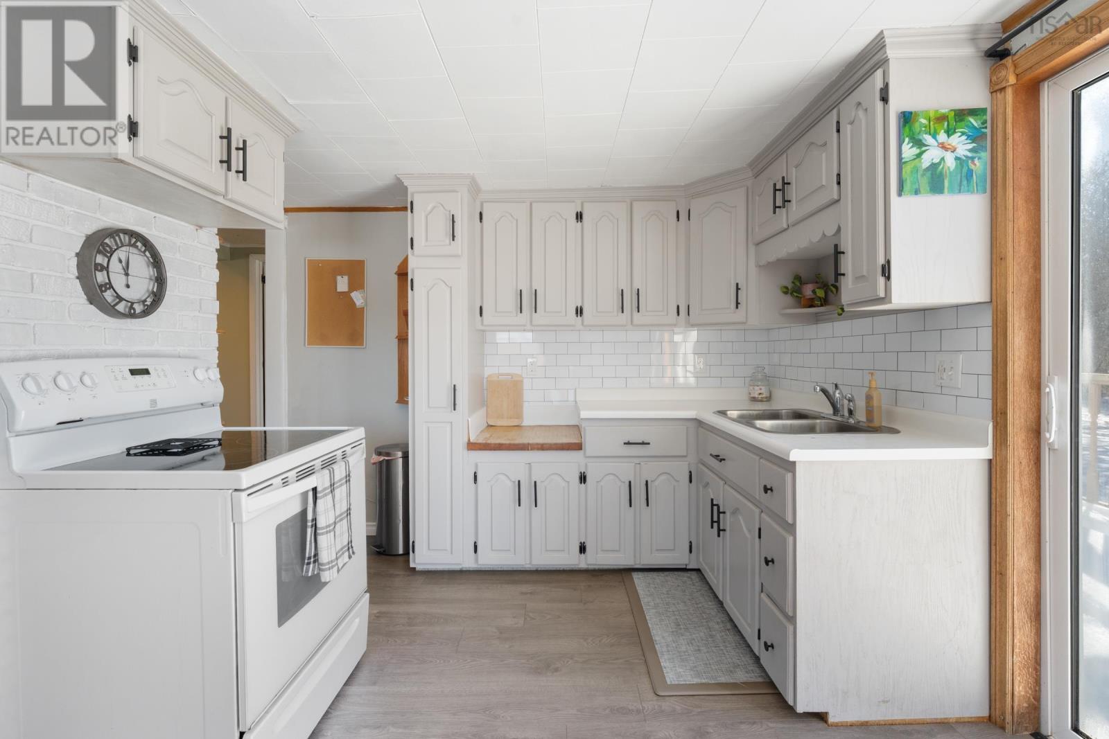 90 Oak Park Road, East Pubnico, Nova Scotia  B0W 2A0 - Photo 4 - 202616453