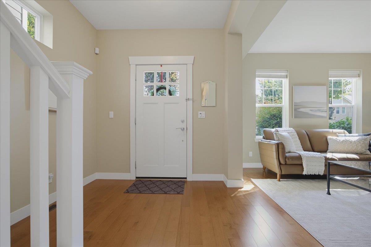 321 172a Street, Surrey, British Columbia  V3Z 9P7 - Photo 2 - R3156208