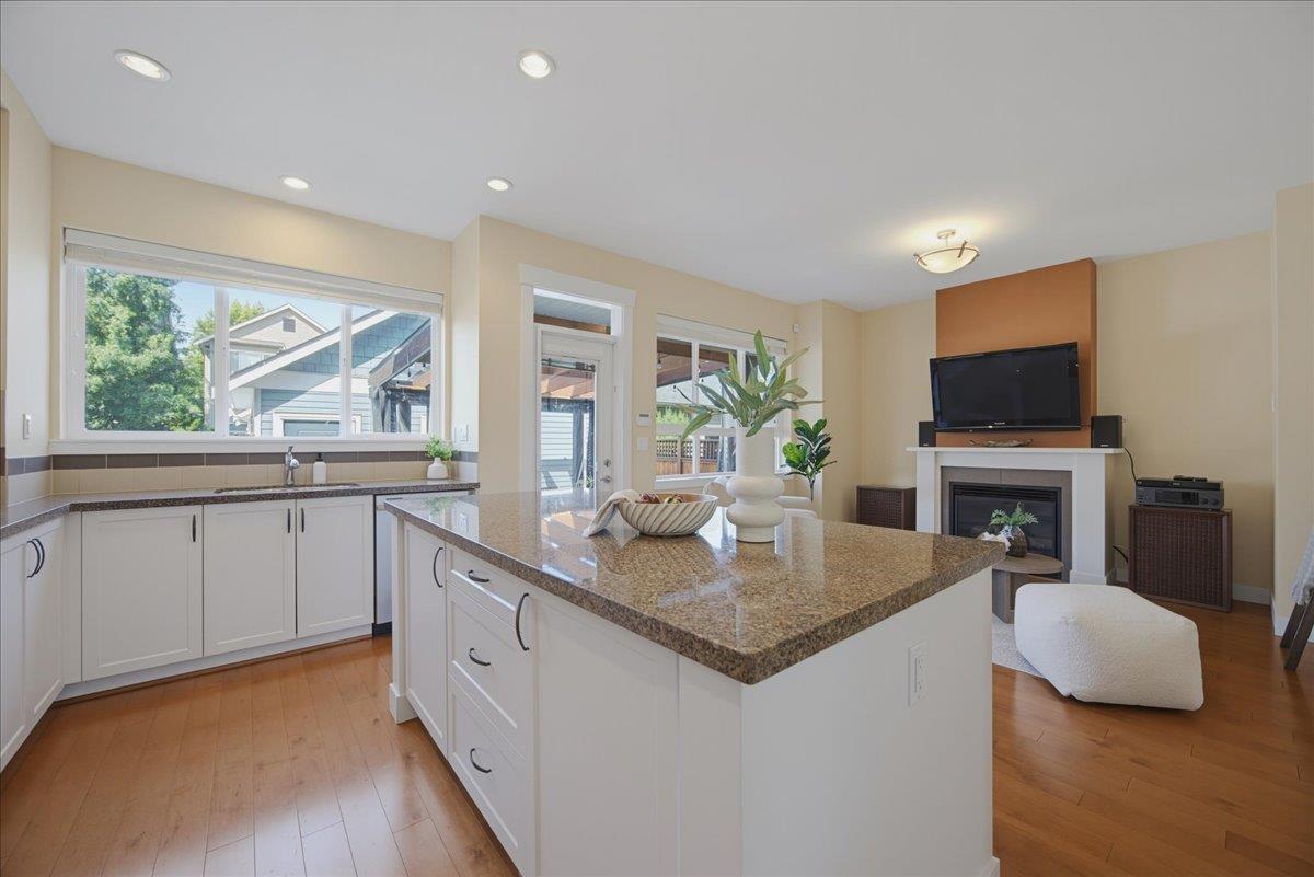321 172a Street, Surrey, British Columbia  V3Z 9P7 - Photo 5 - R3156208