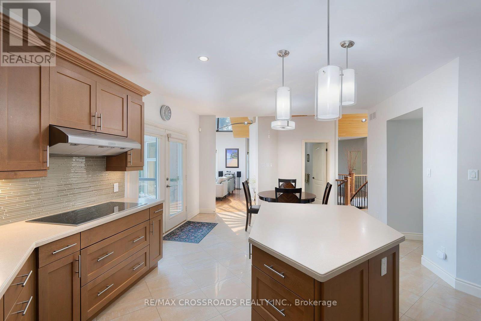 127 Taylorwood Court, Oshawa, Ontario  L1G 7V7 - Photo 12 - E13683284