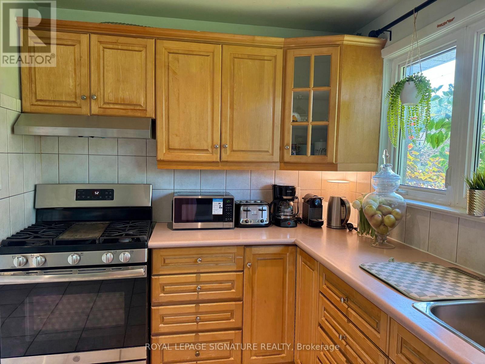 1350 Rebecca Street, Oakville, Ontario  L6L 1Z4 - Photo 9 - W13671254