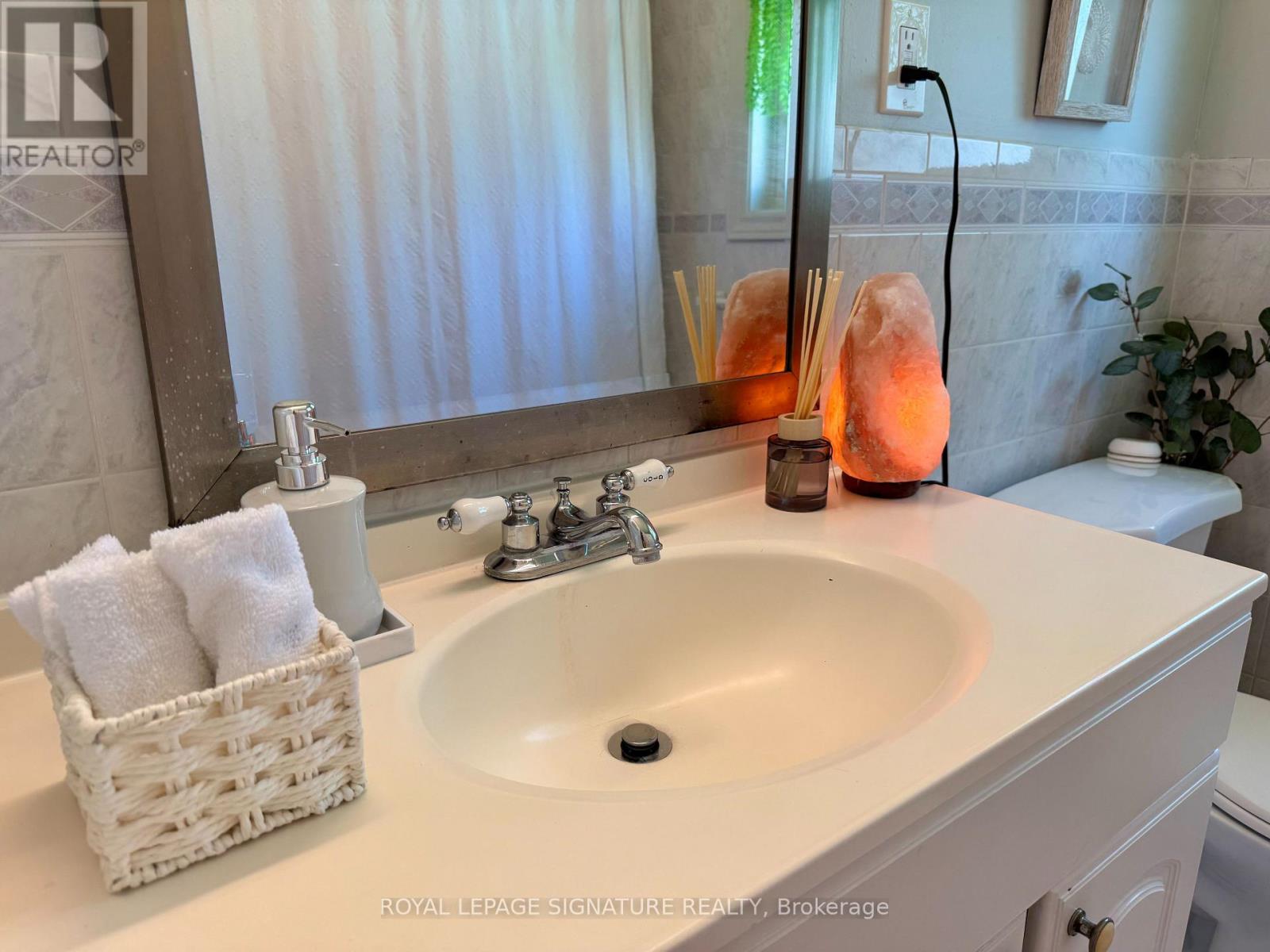 1350 Rebecca Street, Oakville, Ontario  L6L 1Z4 - Photo 17 - W13671254