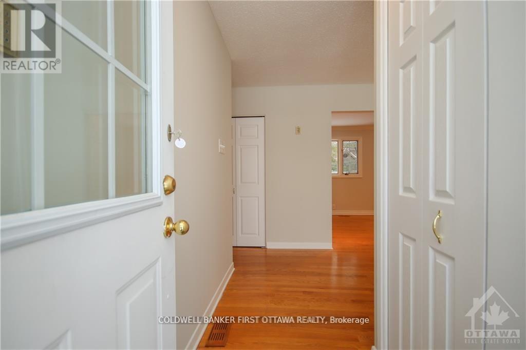 74 Hilliard Avenue, Ottawa, Ontario K2E 6C1 - Photo 4 - X13683614