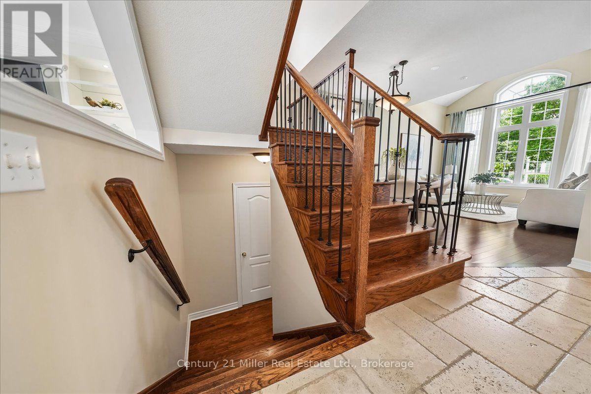 2350 Valleyridge Drive, Oakville, Ontario  L6M 5C1 - Photo 15 - W13683646
