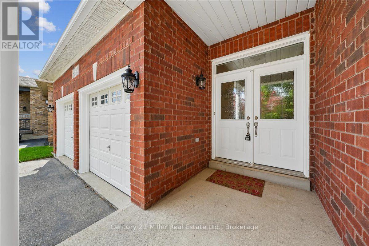 2350 Valleyridge Drive, Oakville, Ontario  L6M 5C1 - Photo 2 - W13683646