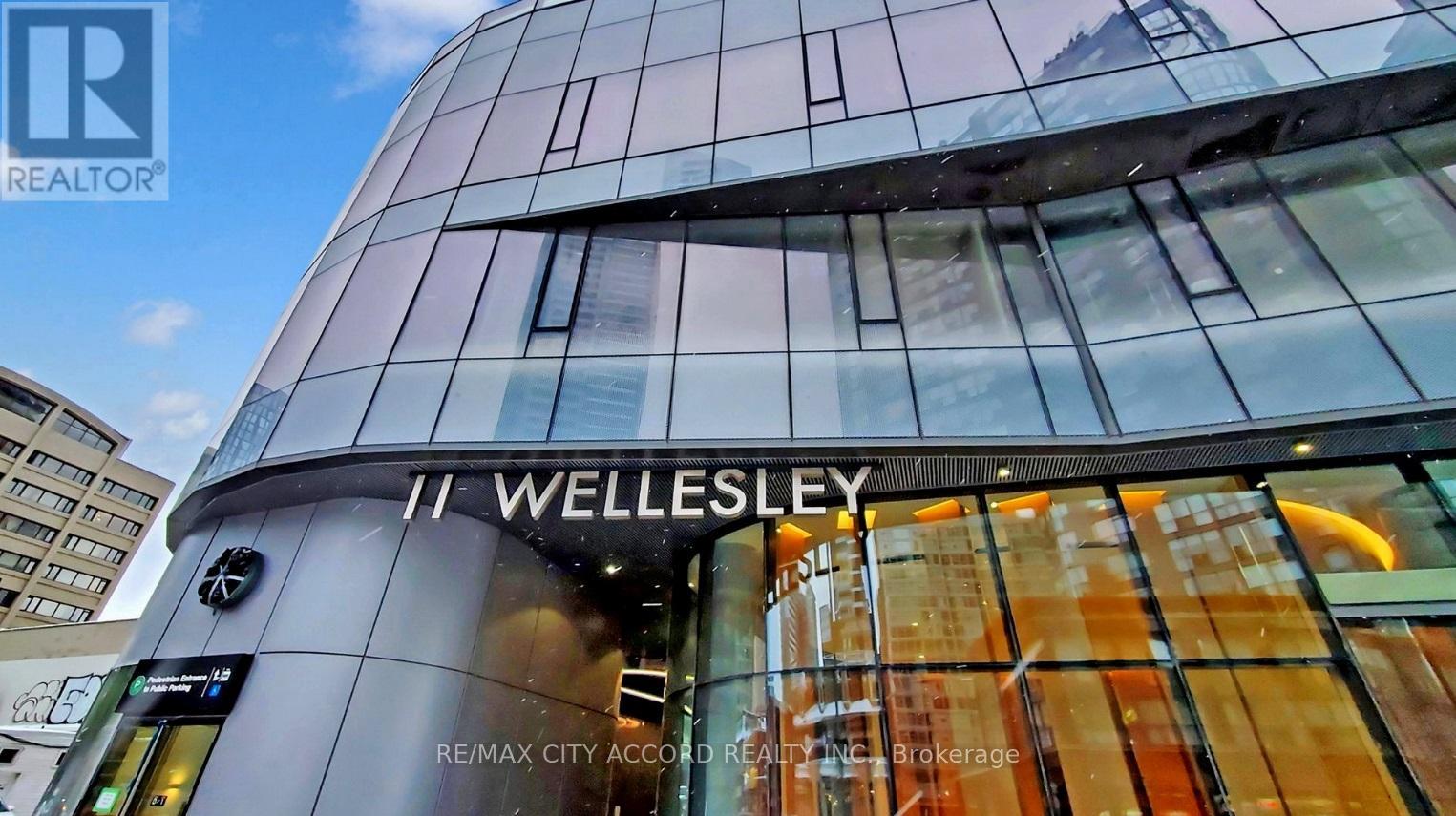 4512 - 11 Wellesley Street W, Toronto, Ontario  M4Y 0G4 - Photo 2 - C13683582