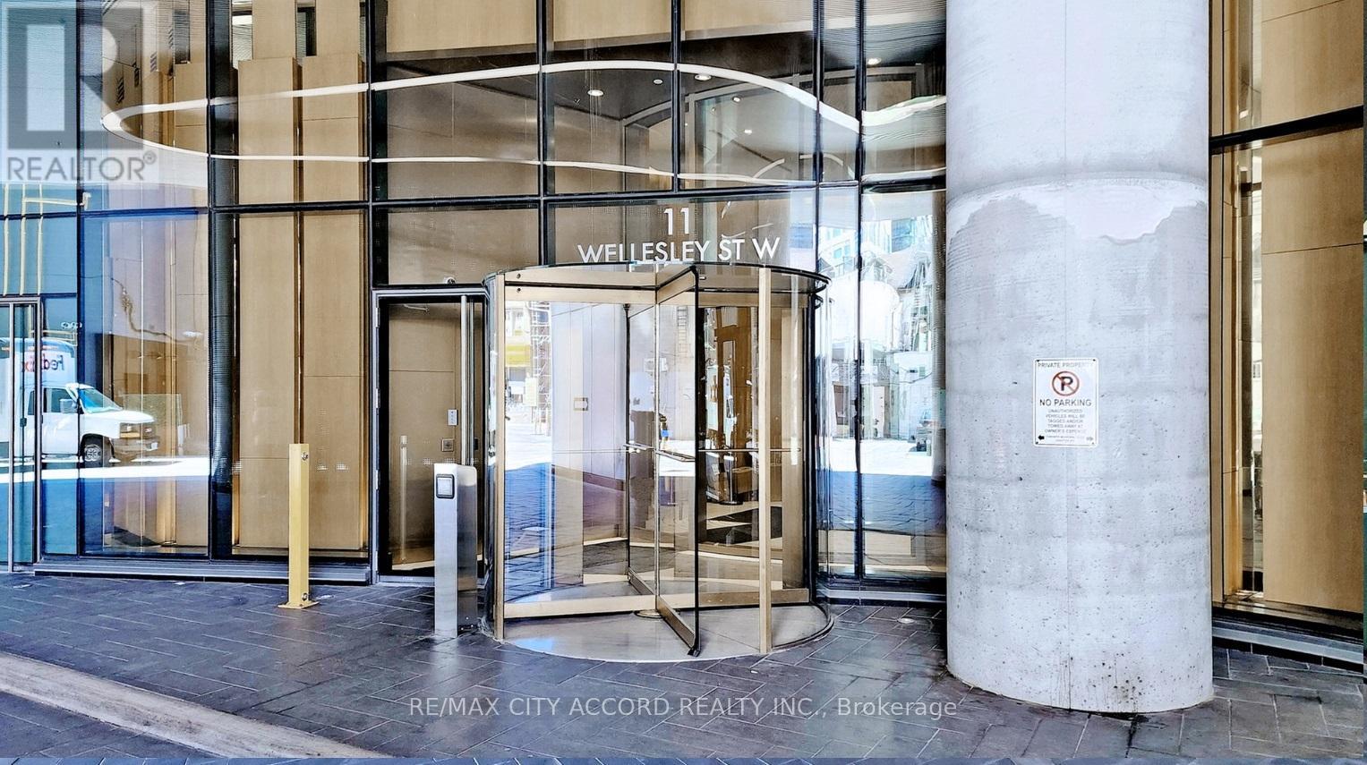 4512 - 11 Wellesley Street W, Toronto, Ontario  M4Y 0G4 - Photo 4 - C13683582