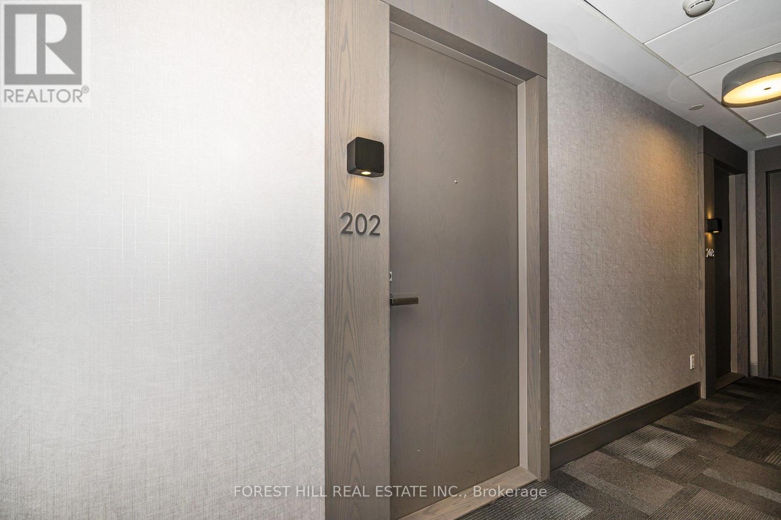 202 - 501 St Clair Avenue W, Toronto, Ontario  M5P 0A2 - Photo 2 - C13683584