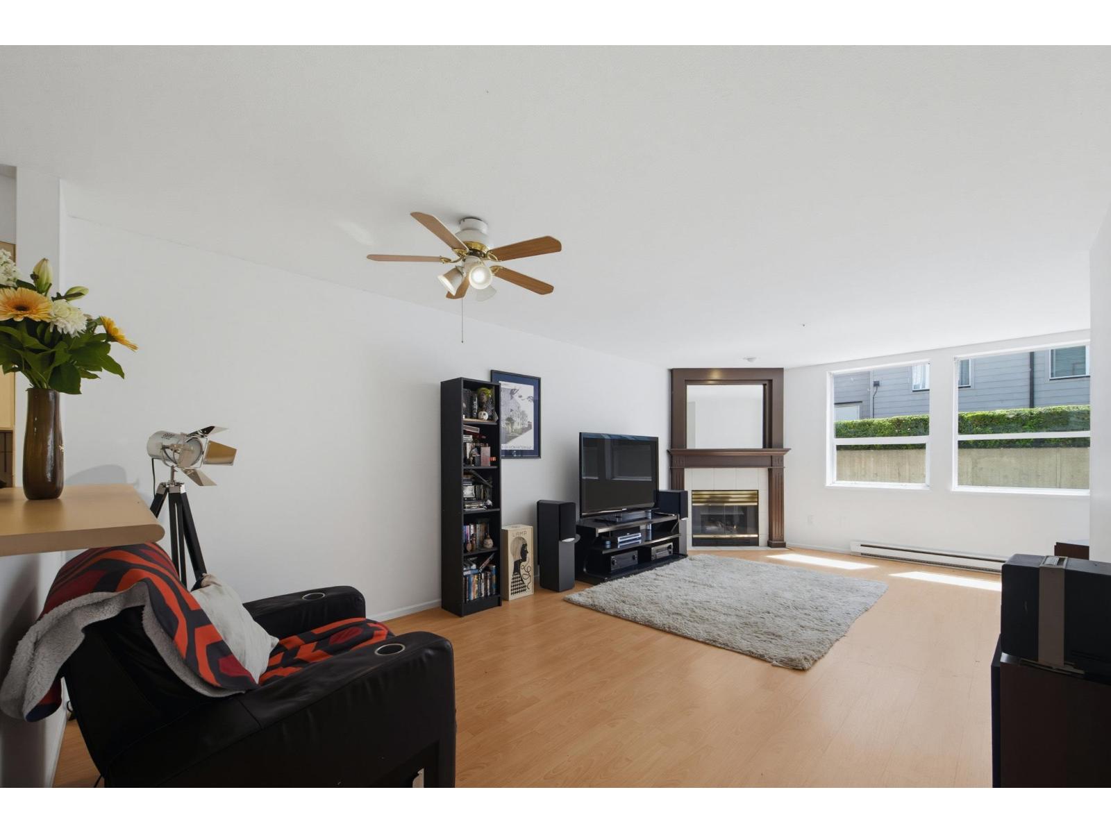 104 1575 Best Street, White Rock, British Columbia V4B 5K1 - Photo 3 - R3136044