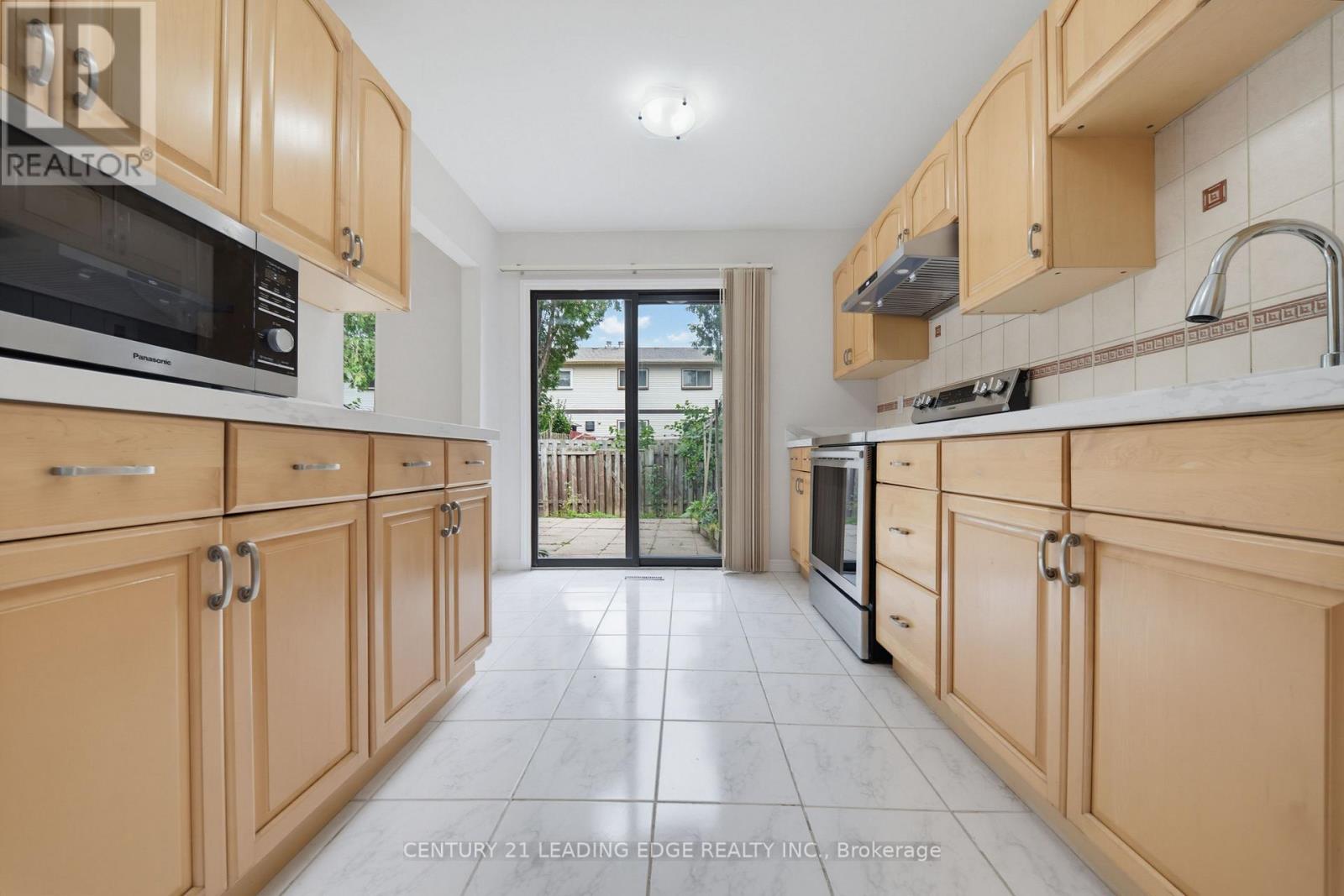 109 Phalen Crescent, Toronto, Ontario  M1V 1Y5 - Photo 15 - E13683574