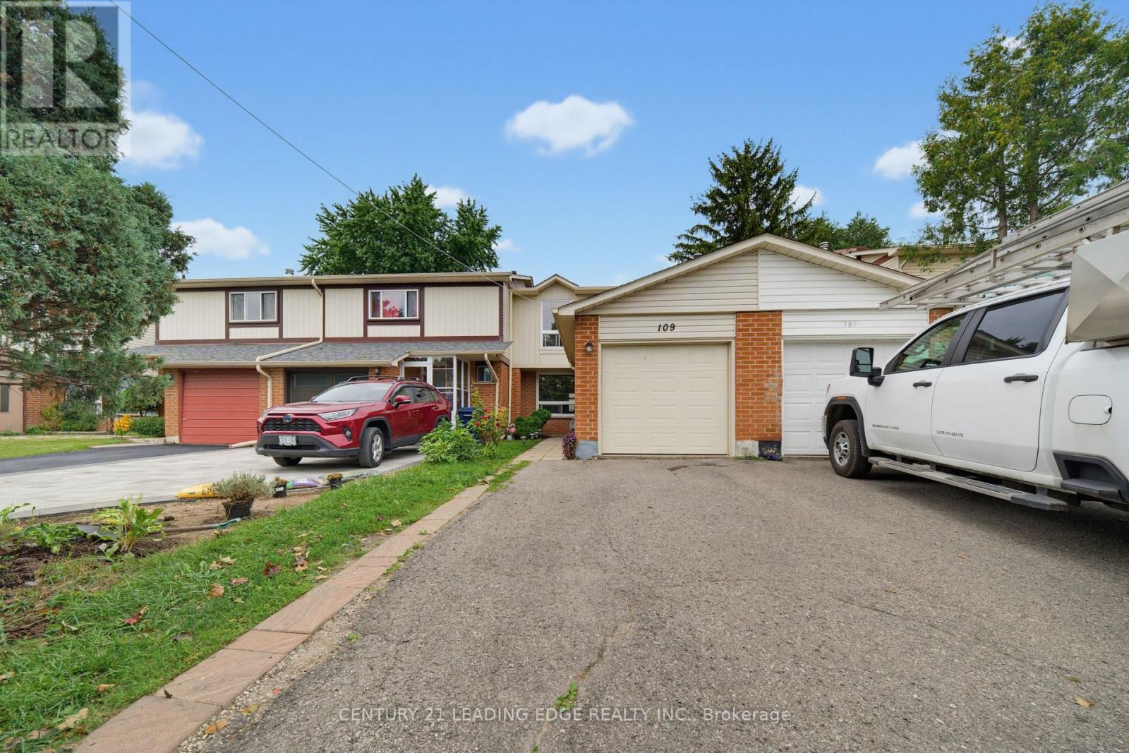 109 Phalen Crescent, Toronto, Ontario  M1V 1Y5 - Photo 2 - E13683574