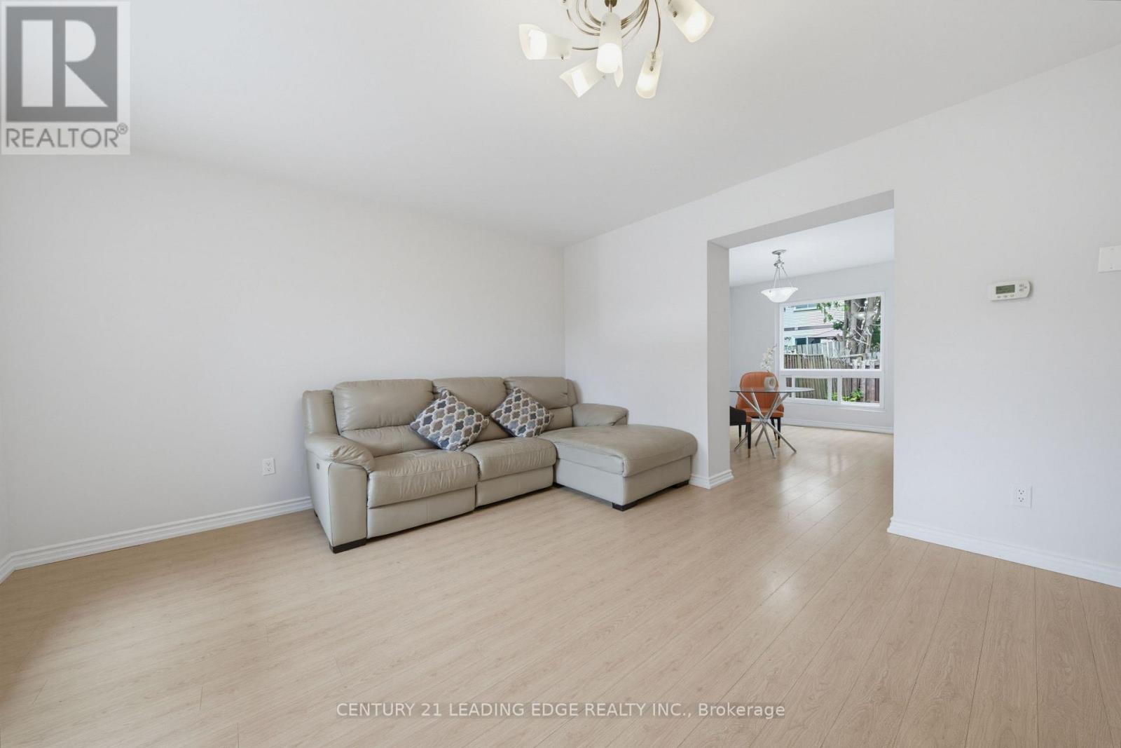 109 Phalen Crescent, Toronto, Ontario  M1V 1Y5 - Photo 7 - E13683574