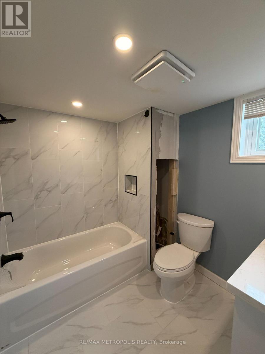 37 Lynvalley Crescent, Toronto, Ontario  M1R 2V1 - Photo 21 - E13683610