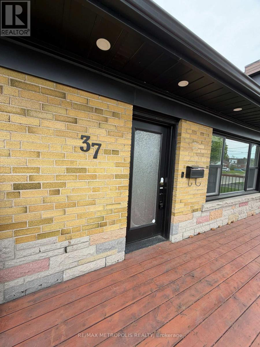 37 Lynvalley Crescent, Toronto, Ontario  M1R 2V1 - Photo 4 - E13683610
