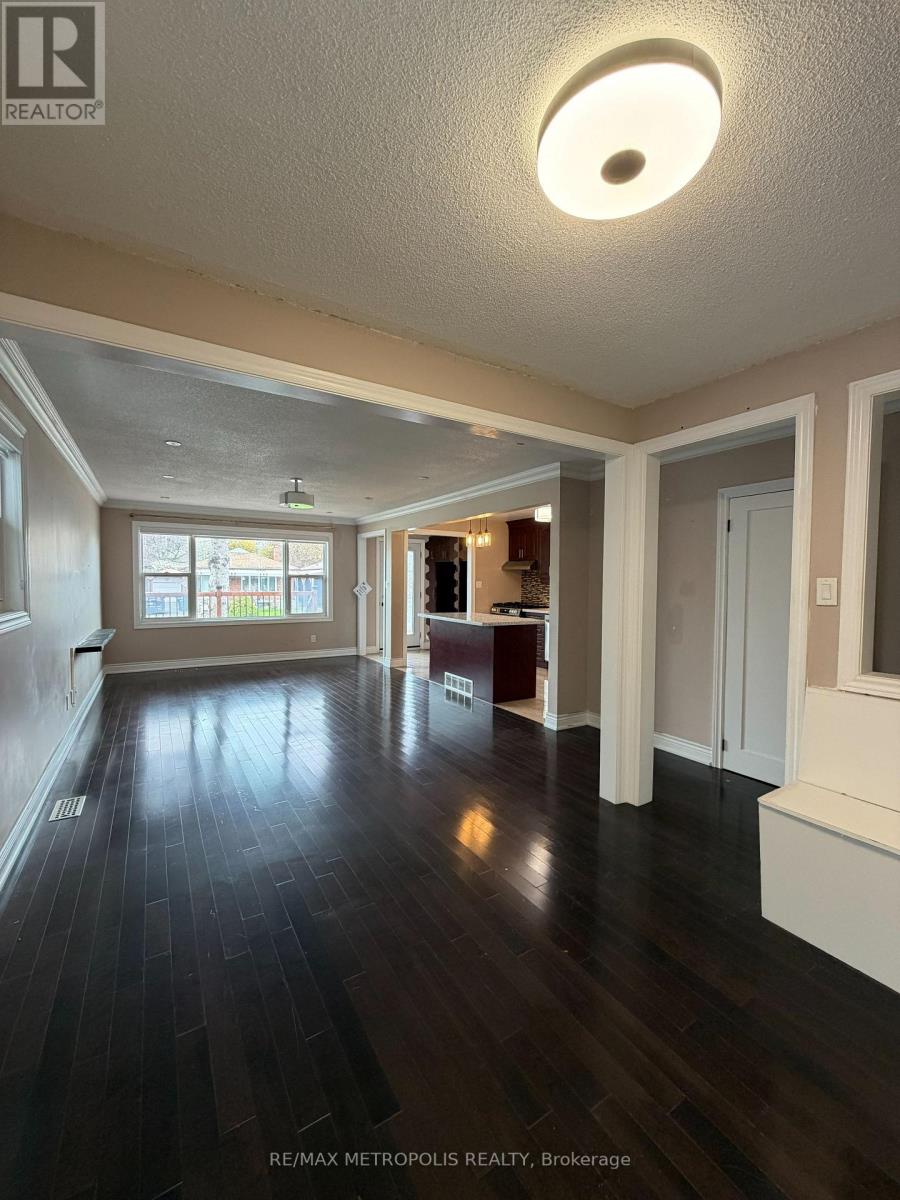 37 Lynvalley Crescent, Toronto, Ontario  M1R 2V1 - Photo 7 - E13683610