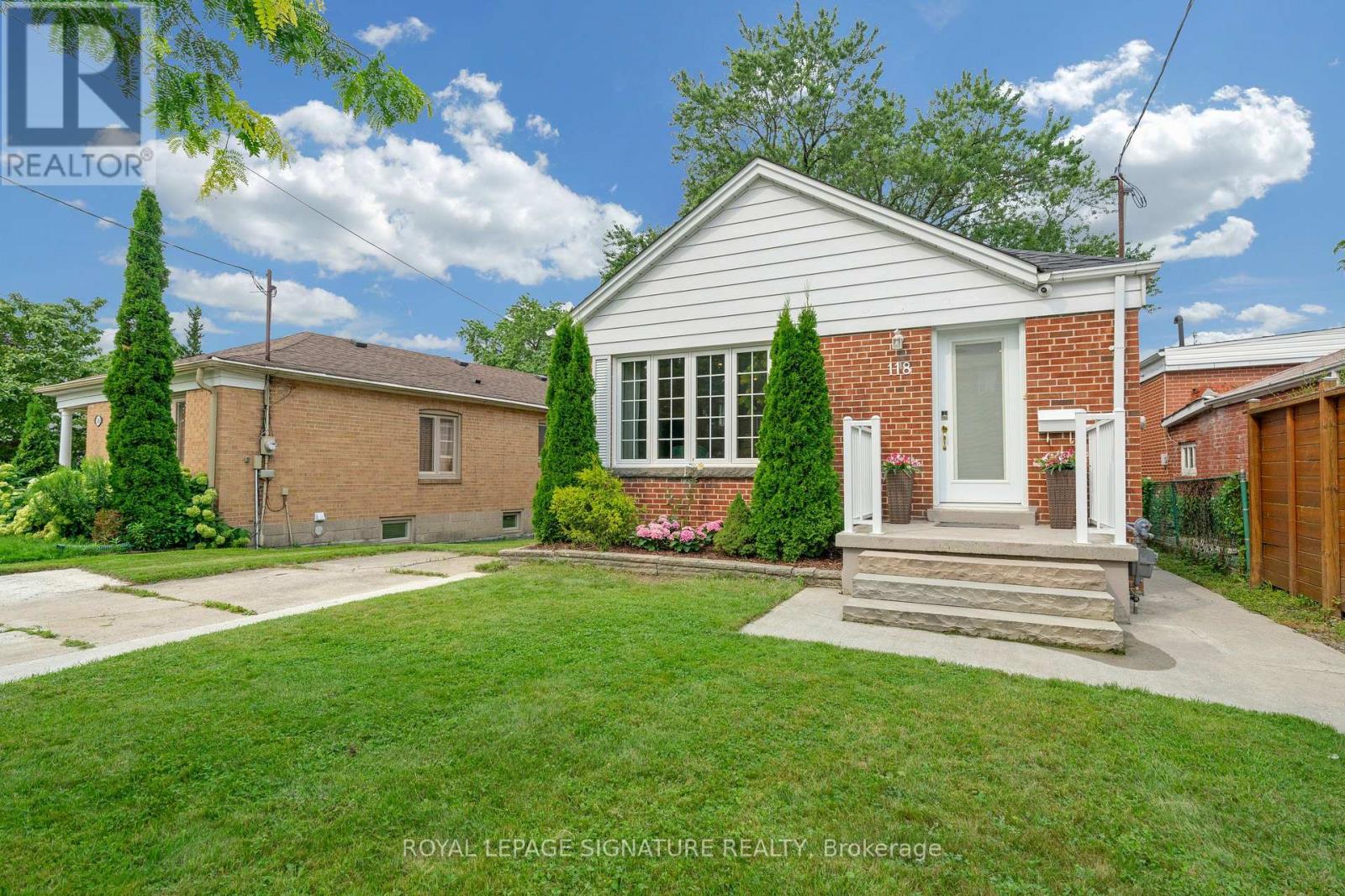 <div class="slider-price">$1,287,000</div><p>118 Rexleigh Drive, Toronto, Ontario</p>