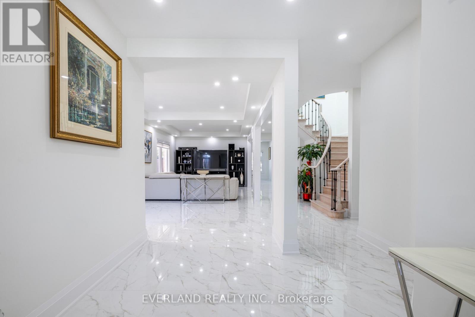 10 Megarry Court, Richmond Hill, Ontario  L4S 2S3 - Photo 4 - N13683576