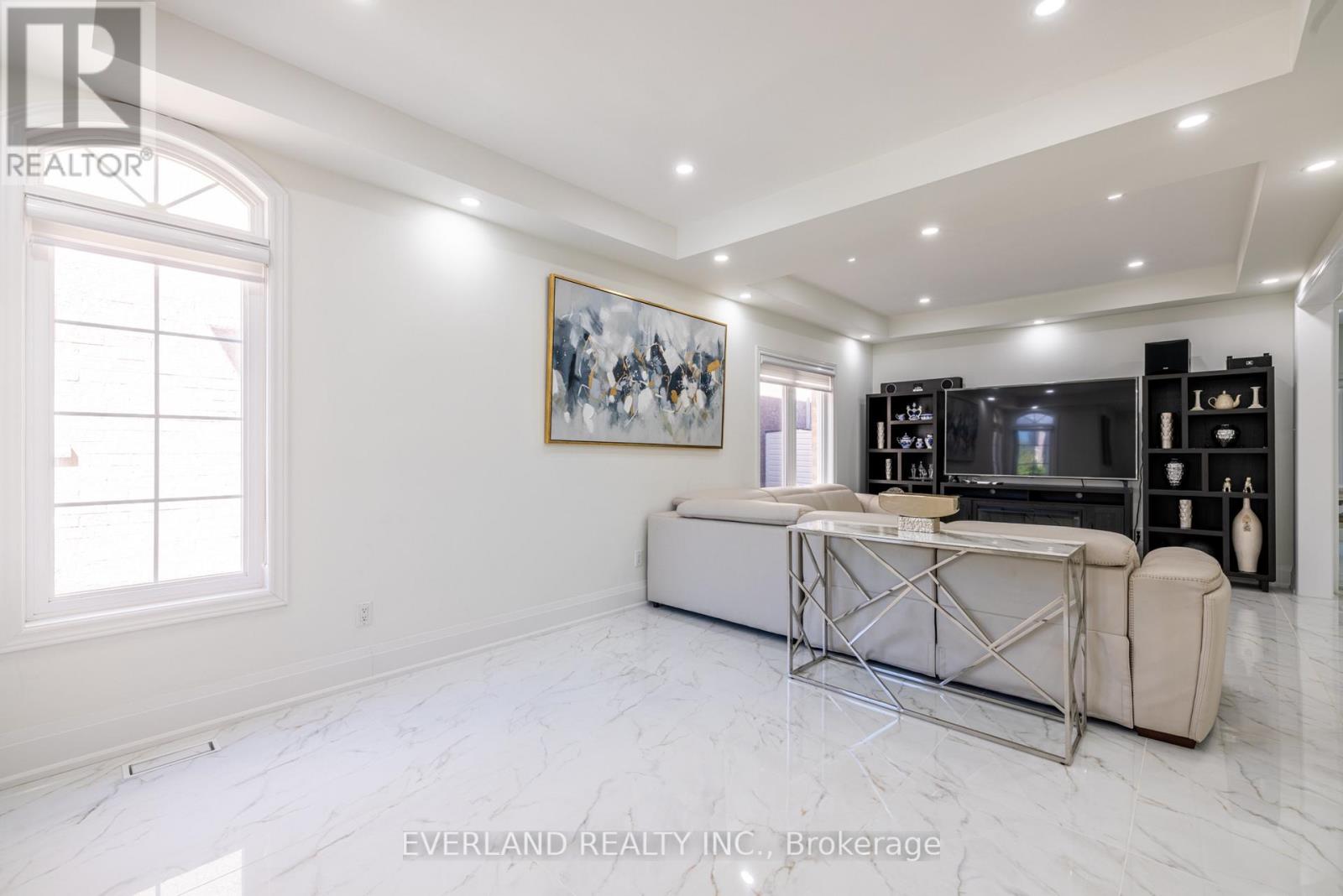 10 Megarry Court, Richmond Hill, Ontario  L4S 2S3 - Photo 6 - N13683576