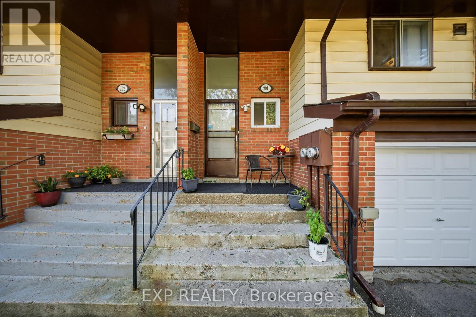 201 - 180 Mississauga Valley Boulevard, Mississauga, Ontario  L5A 3M2 - Photo 3 - W13683622