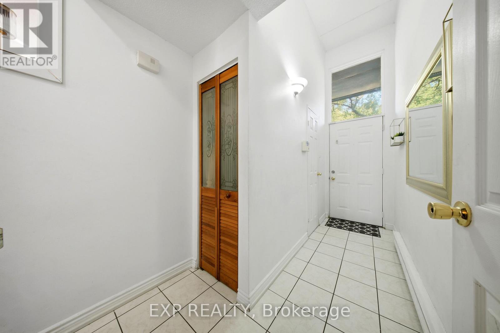 201 - 180 Mississauga Valley Boulevard, Mississauga, Ontario  L5A 3M2 - Photo 4 - W13683622