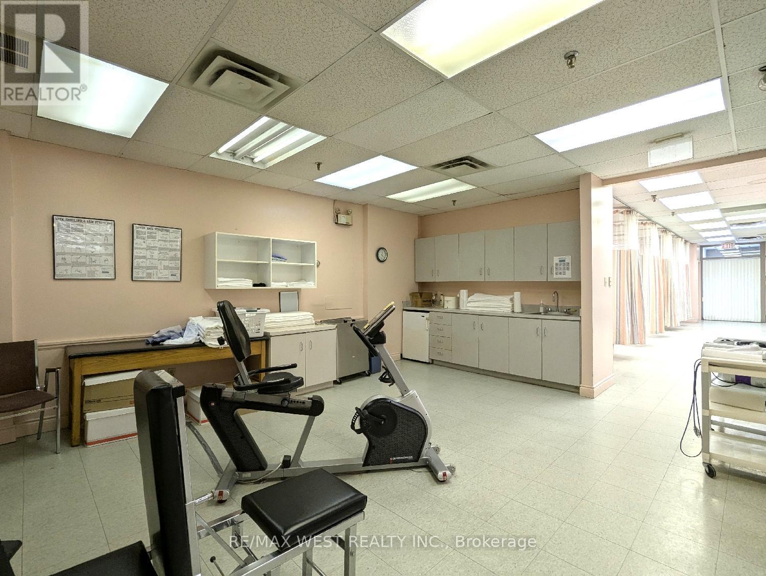Unit 2 - 2468 Eglinton Avenue W, Toronto, Ontario  M6M 5E2 - Photo 13 - W13683640