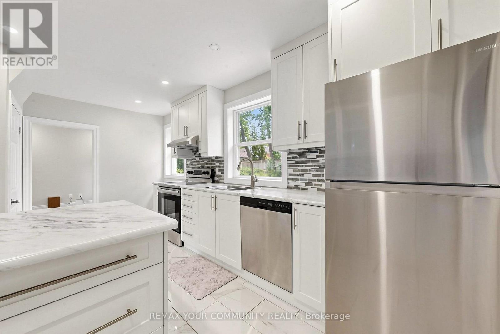 22 Havenridge Drive, Toronto, Ontario  M9P 3M4 - Photo 11 - W13683744