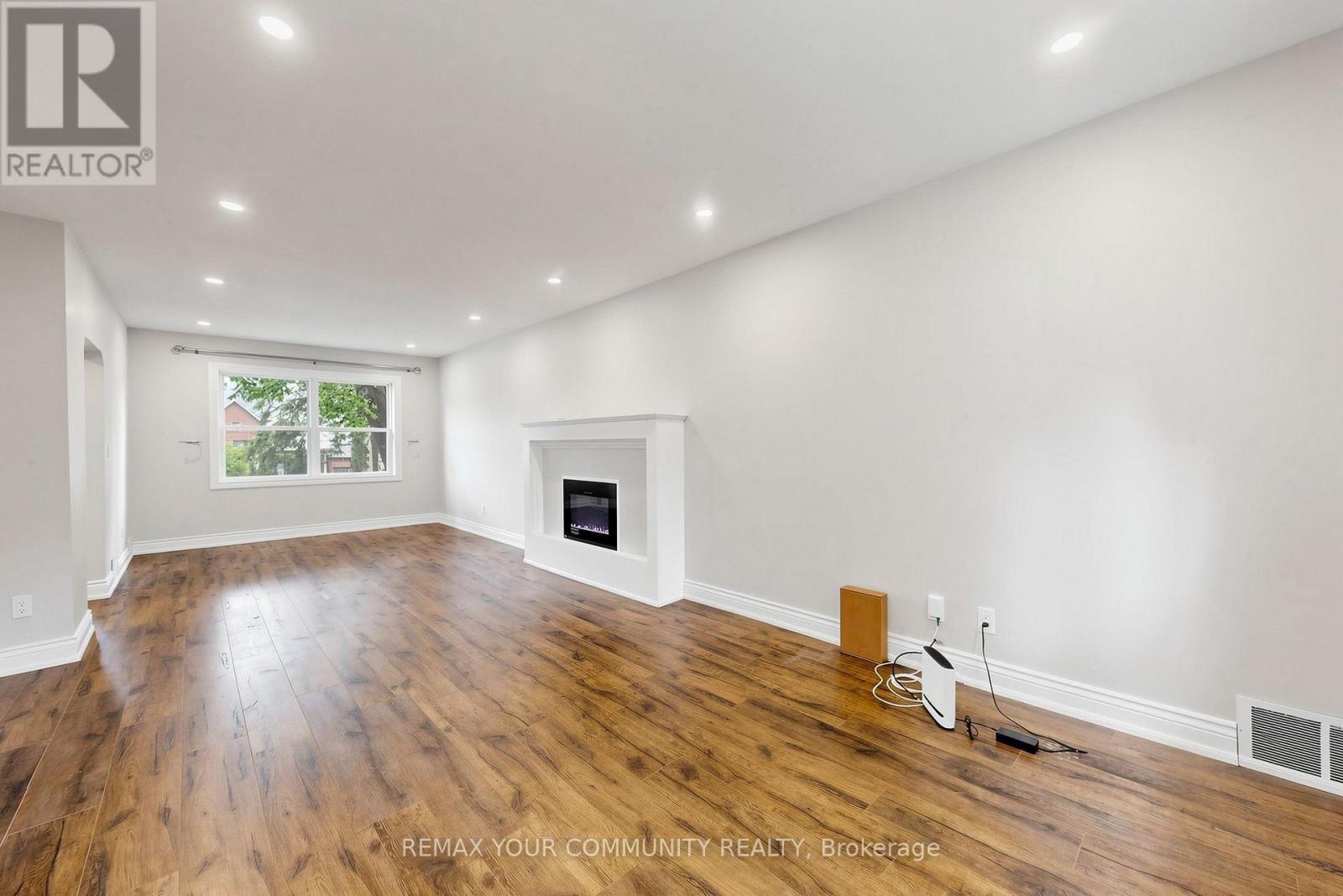22 Havenridge Drive, Toronto, Ontario  M9P 3M4 - Photo 4 - W13683744