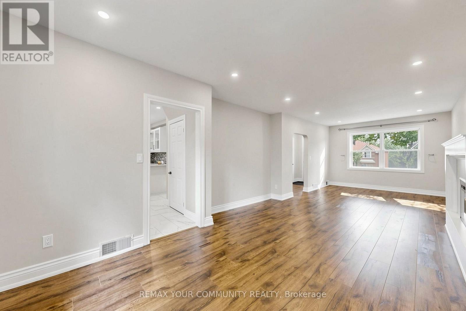 22 Havenridge Drive, Toronto, Ontario  M9P 3M4 - Photo 5 - W13683744