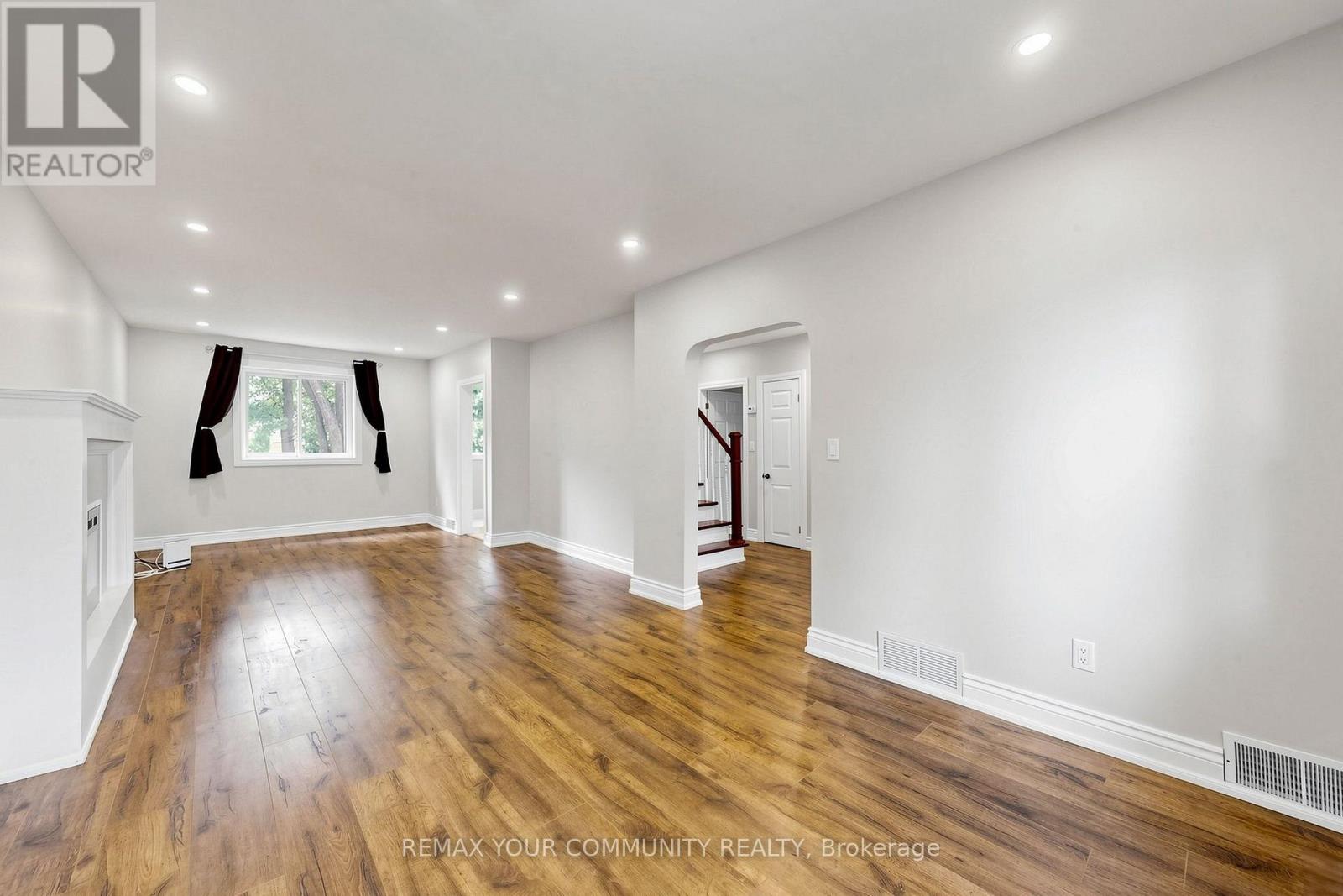 22 Havenridge Drive, Toronto, Ontario  M9P 3M4 - Photo 8 - W13683744