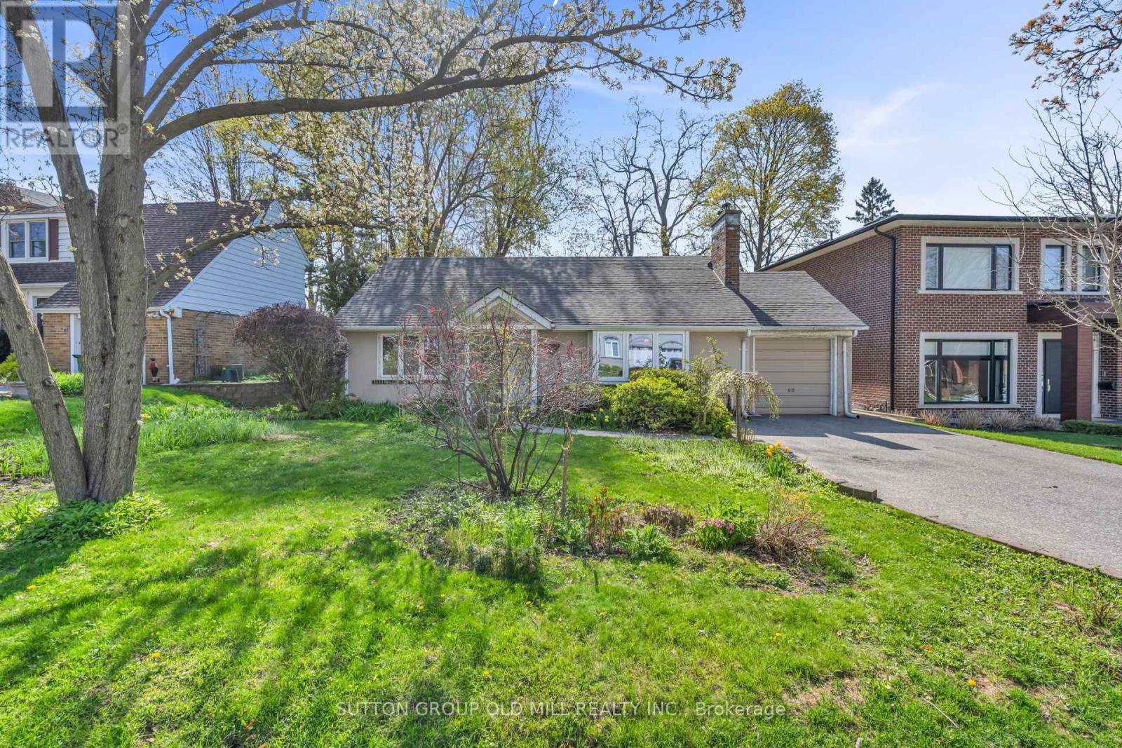 29 ROBIN HOOD ROAD, Toronto, Ontario
