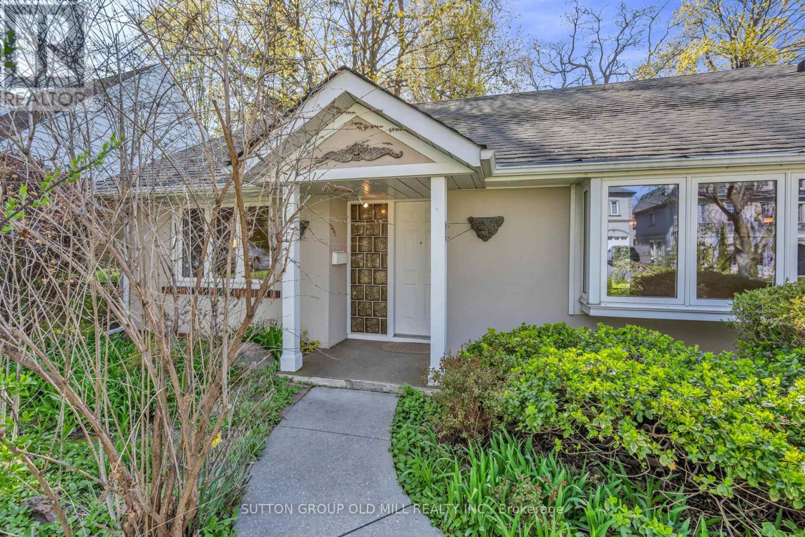 29 Robin Hood Road, Toronto, Ontario  M9A 2W6 - Photo 2 - W13683802