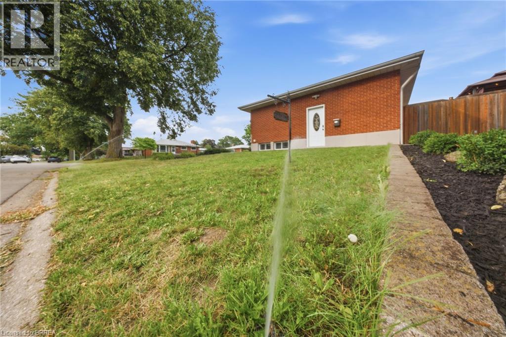 2 Frontenac Avenue, Brantford, Ontario  N3R 3B6 - Photo 40 - 40855092