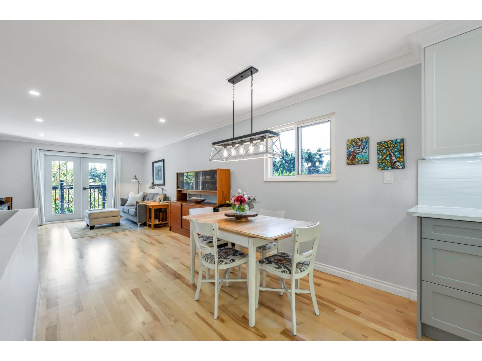 871 Kent Street, White Rock, British Columbia  V4B 4S7 - Photo 9 - R3154256