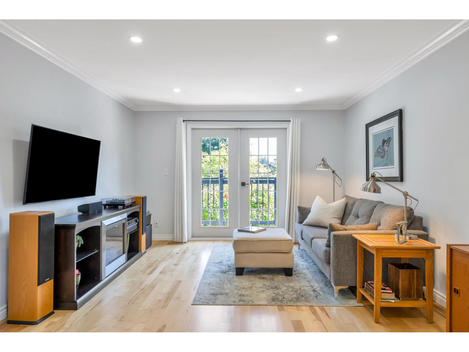 871 Kent Street, White Rock, British Columbia  V4B 4S7 - Photo 5 - R3154256